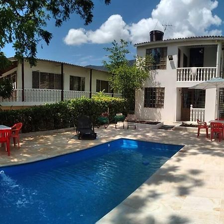 Casa Familiar Y De Descanso Villa Lorenza - Apulo Cund. ภายนอก รูปภาพ