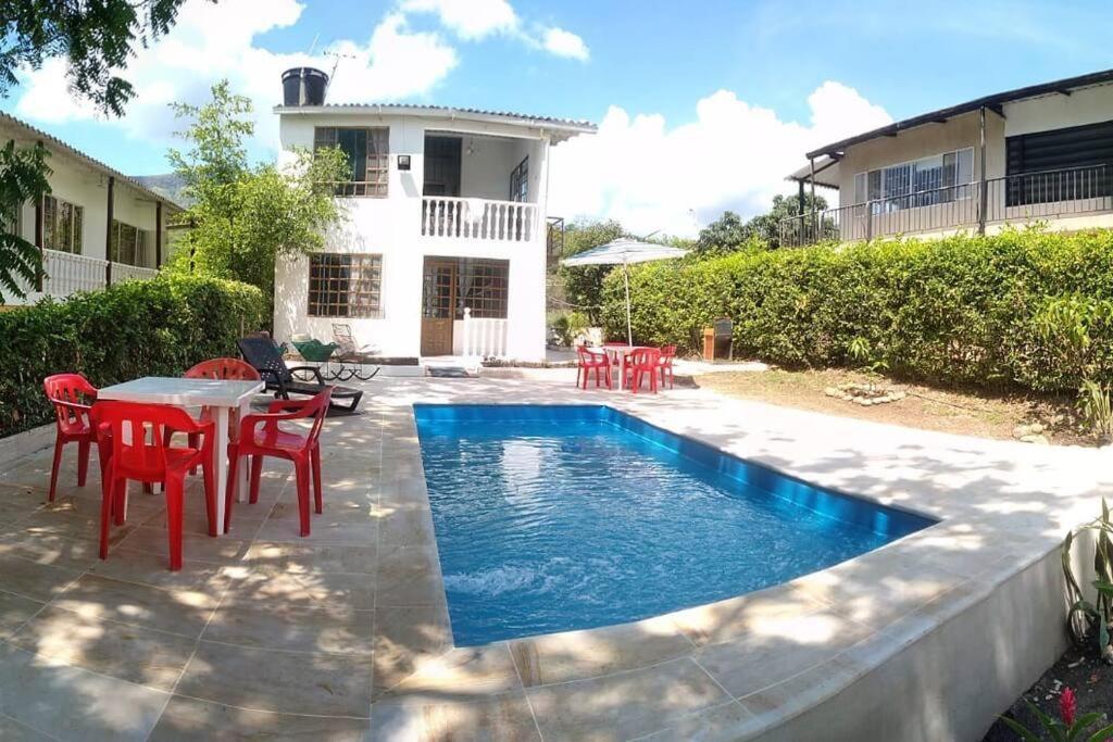 Casa Familiar Y De Descanso Villa Lorenza - Apulo Cund. ภายนอก รูปภาพ