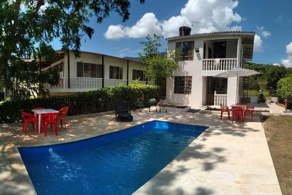 Casa Familiar Y De Descanso Villa Lorenza - Apulo Cund. ภายนอก รูปภาพ