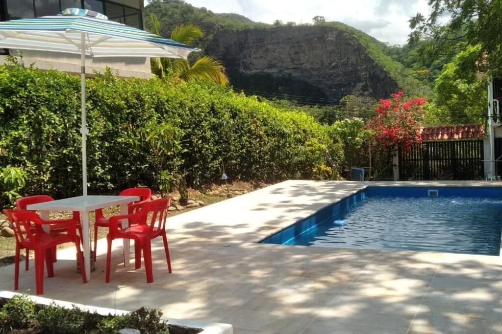 Casa Familiar Y De Descanso Villa Lorenza - Apulo Cund. ภายนอก รูปภาพ